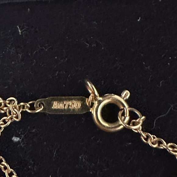 Genuine Tiffany knot necklace in gold - Picture 6 of 6